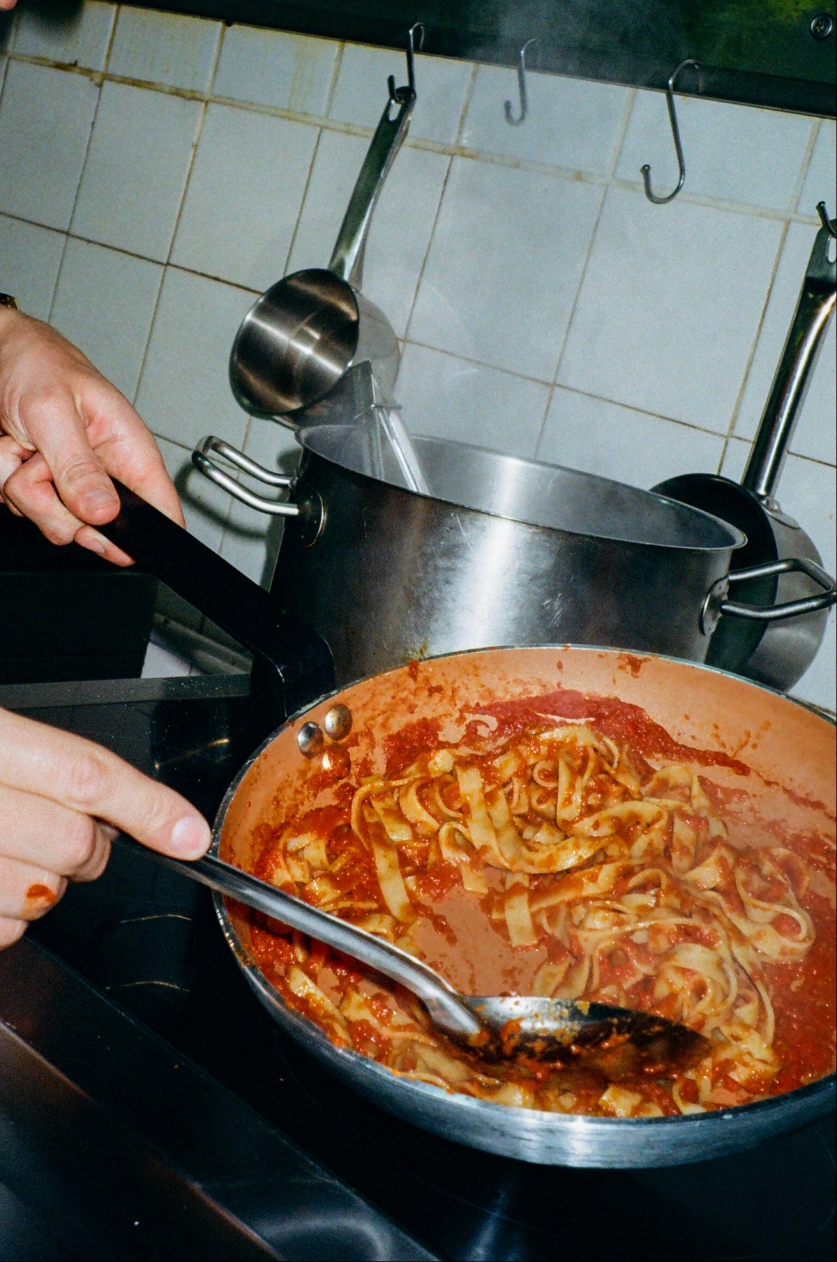 Cooking a pan of SAUCERER pasta sauce